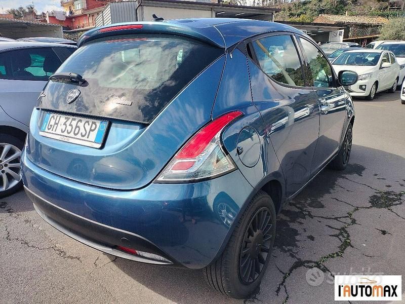 Usata Lancia Ypsilon Silver 70 CV (51 kW) 2022 Blu Utilitaria