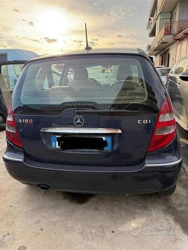 Usata Mercedes A180 Elegance 109 CV (80 kW) 2008 Blu/azzurro Monovolume