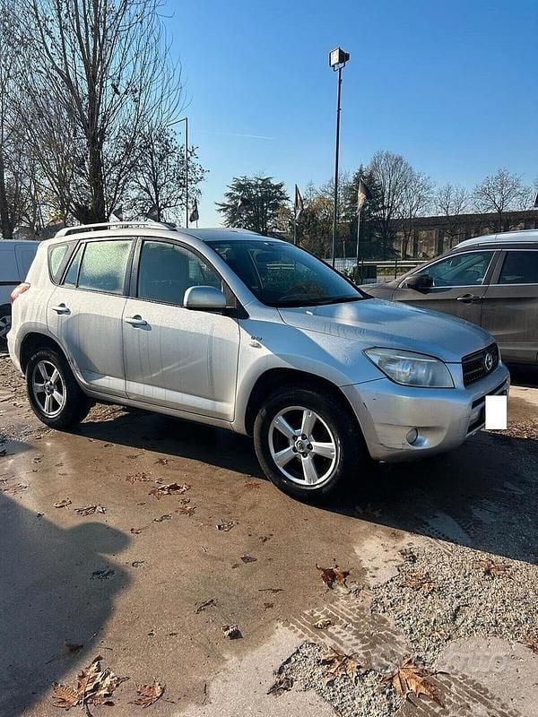 Usata Toyota RAV4 Luxury 136 CV (100 kW) 2008 Grigio Station wagon
