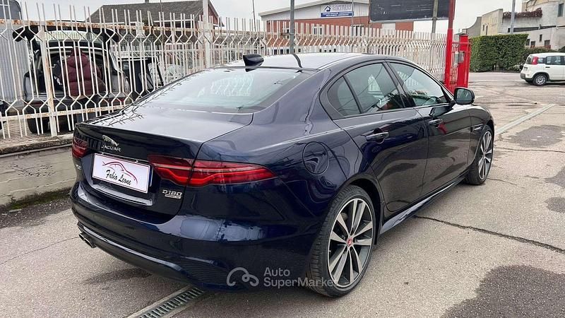 Usata Jaguar XE R-Dynamic 179 CV (131 kW) 2019 Blu/azzurro Berlina