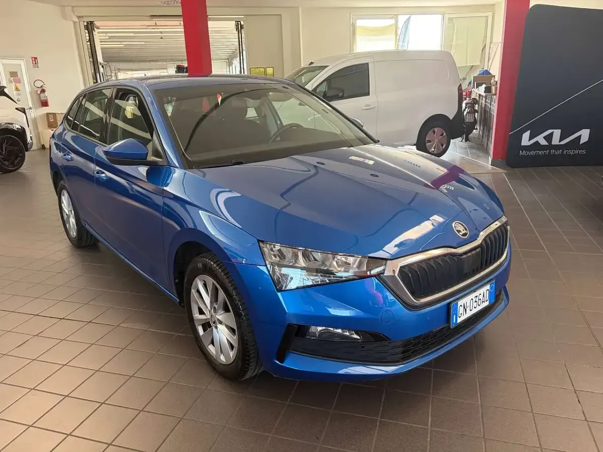 Usata Skoda Scala Ambition 95 CV (69 kW) 2023 Blu/azzurro Utilitaria