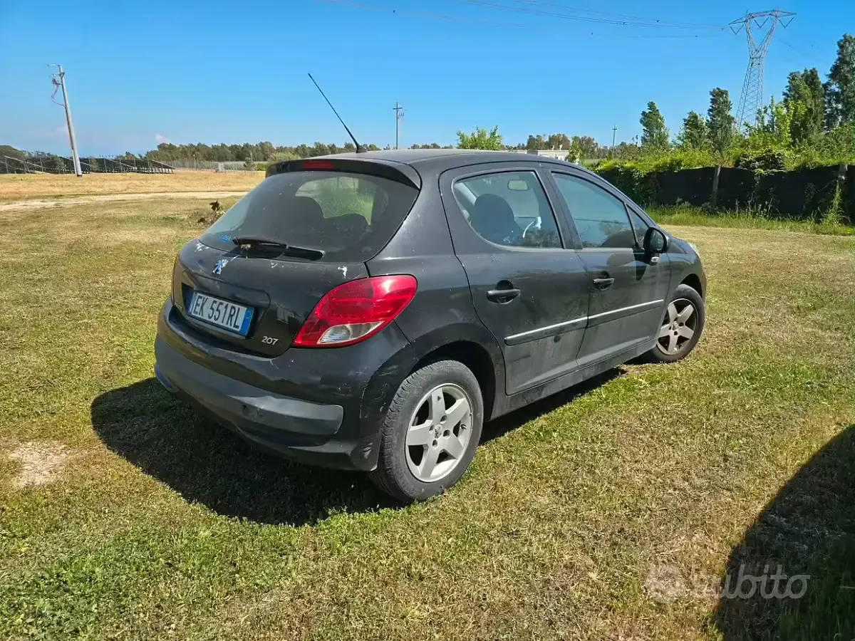 Usata Peugeot 207 68 CV (50 kW) 2011 Berlina