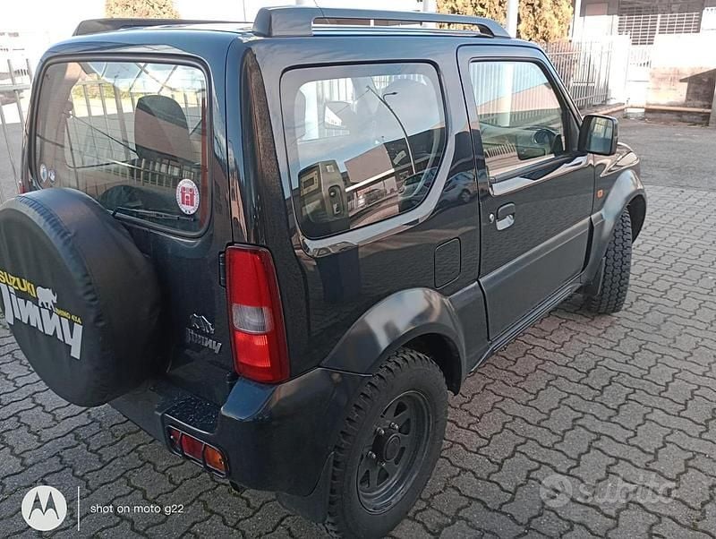 Usata Suzuki Jimny 86 CV (63 kW) 2011 Nero SUV