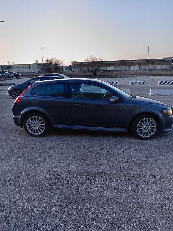 Usata Volvo C30 109 CV (80 kW) 2008 Grigio Utilitaria
