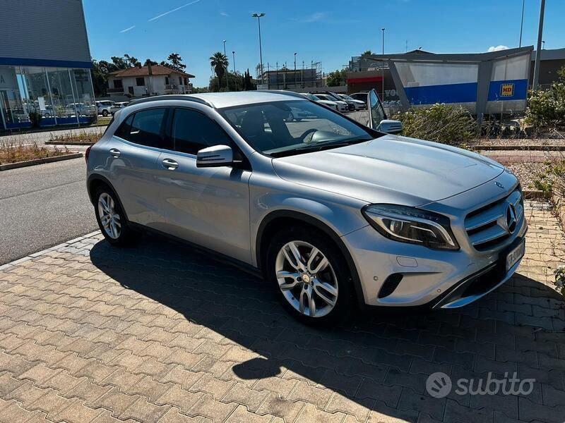 Usata Mercedes GLA200 136 CV (100 kW) 2015 Grigio SUV