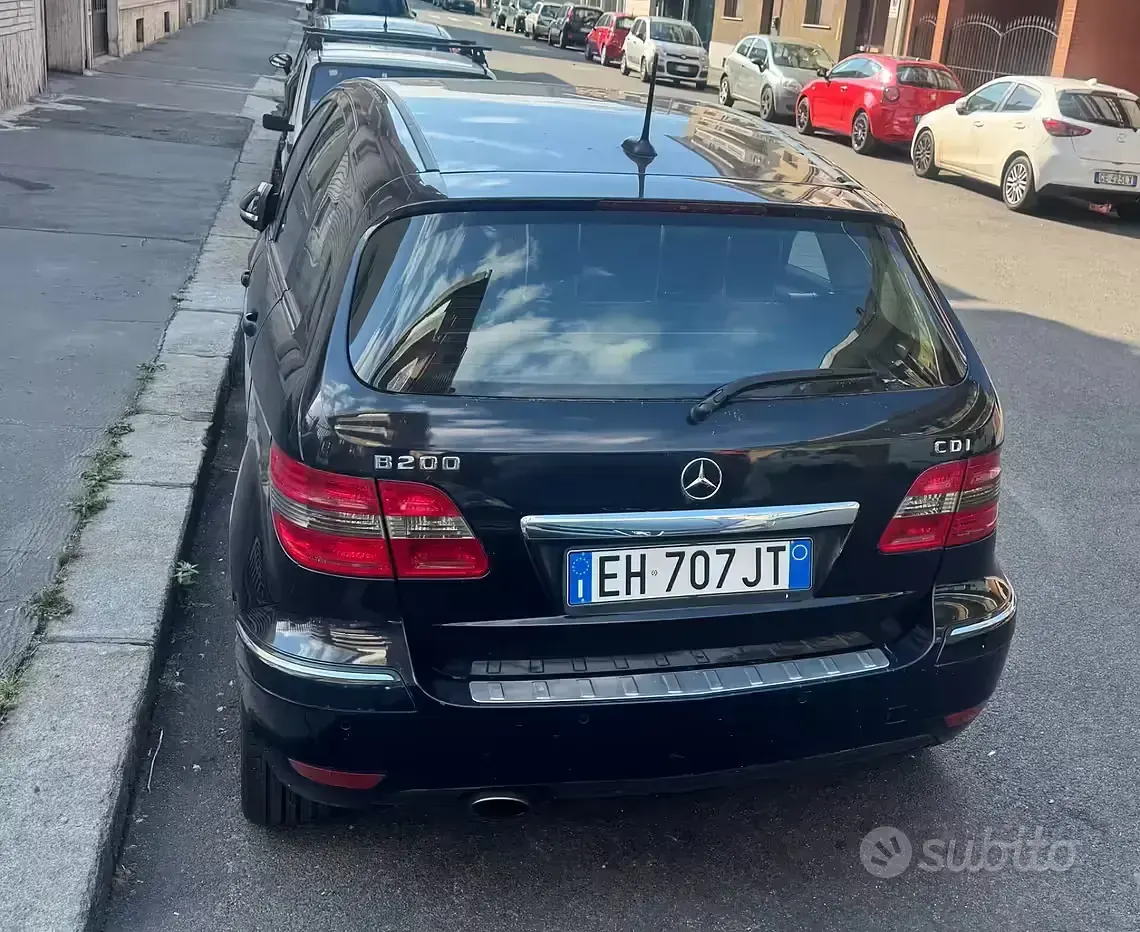 Usata Mercedes B200 140 CV (102 kW) 2011 Nero Utilitaria