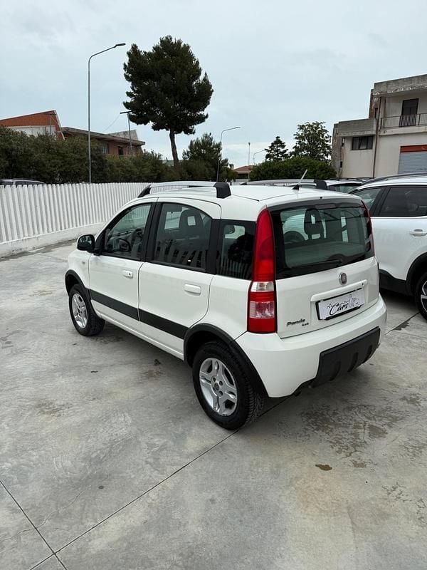 Usata Fiat Panda 4x4 Climbing 74 CV (54 kW) 2011 Bianco Utilitaria