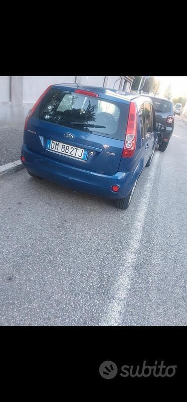 Begagnad Ford Fiesta Ghia 90 HK (66 kW) 2008 Blå Sedan