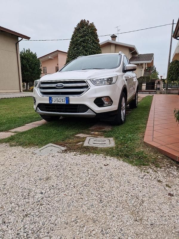 Usata Ford Kuga 120 CV (88 kW) 2017 Bianco SUV
