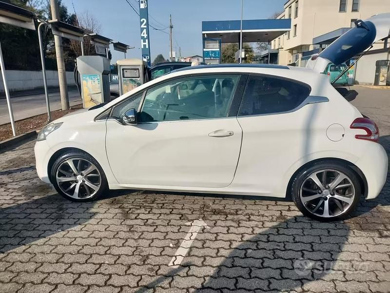 Usata Peugeot 208 92 CV (67 kW) 2012 Bianco Utilitaria