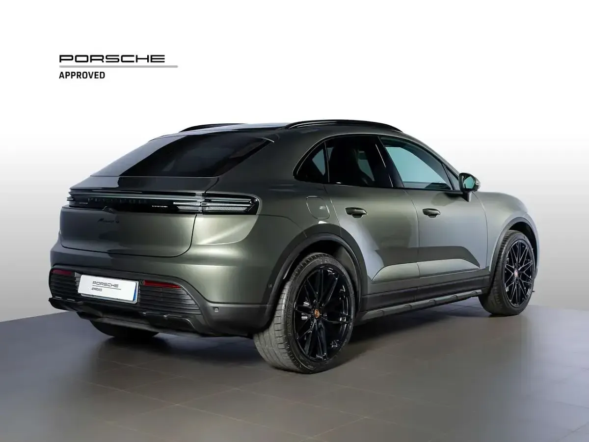 Usata Porsche Macan 144 kW (197 CV) 2024 Verde aventurine metallizzato SUV