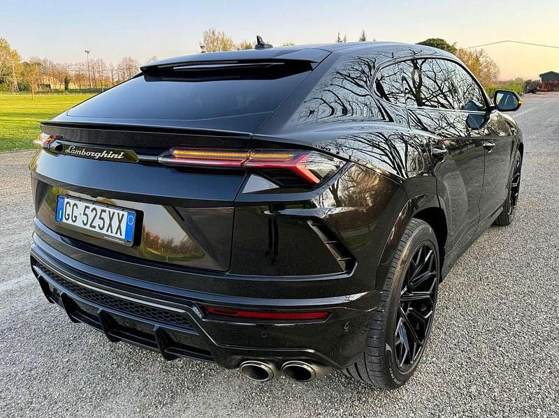 Usata Lamborghini Urus 650 CV (478 kW) 2022 Nero lamborghini no serie SUV