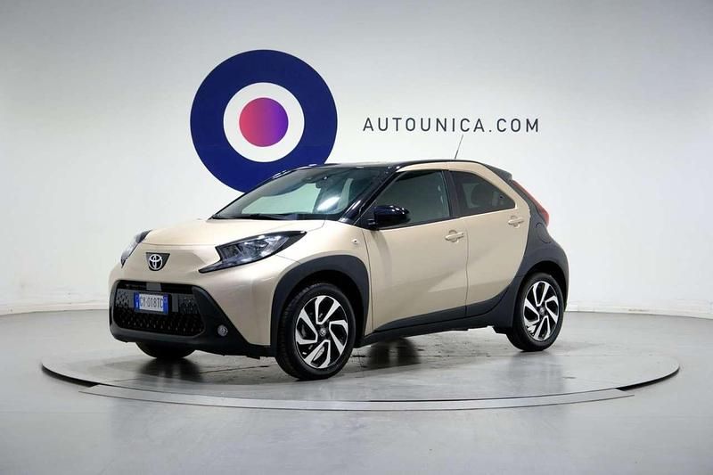 Beige Usata 2025 Toyota Aygo X Trend SUV | 17.900 € (Cara) - Immagine 1/4