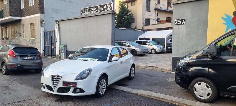 Bianco Usata 2016 Alfa Romeo Giulietta Super Tre volumi | 8900 € (Buon prezzo) - Immagine 1/4