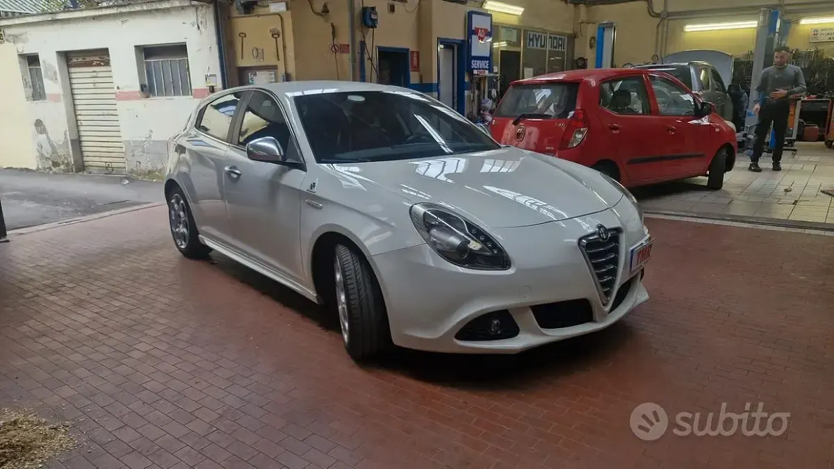 Usata Alfa Romeo Giulietta Quadrifoglio Verde 235 CV (172 kW) 2013 Bianco Utilitaria