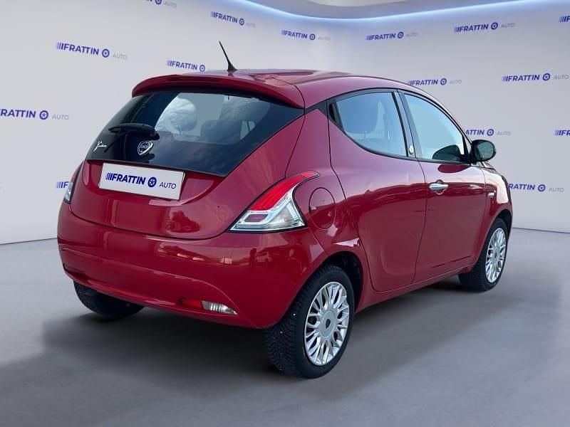 Usata Lancia Ypsilon Silver 69 CV (50 kW) 2017 Rosso Utilitaria