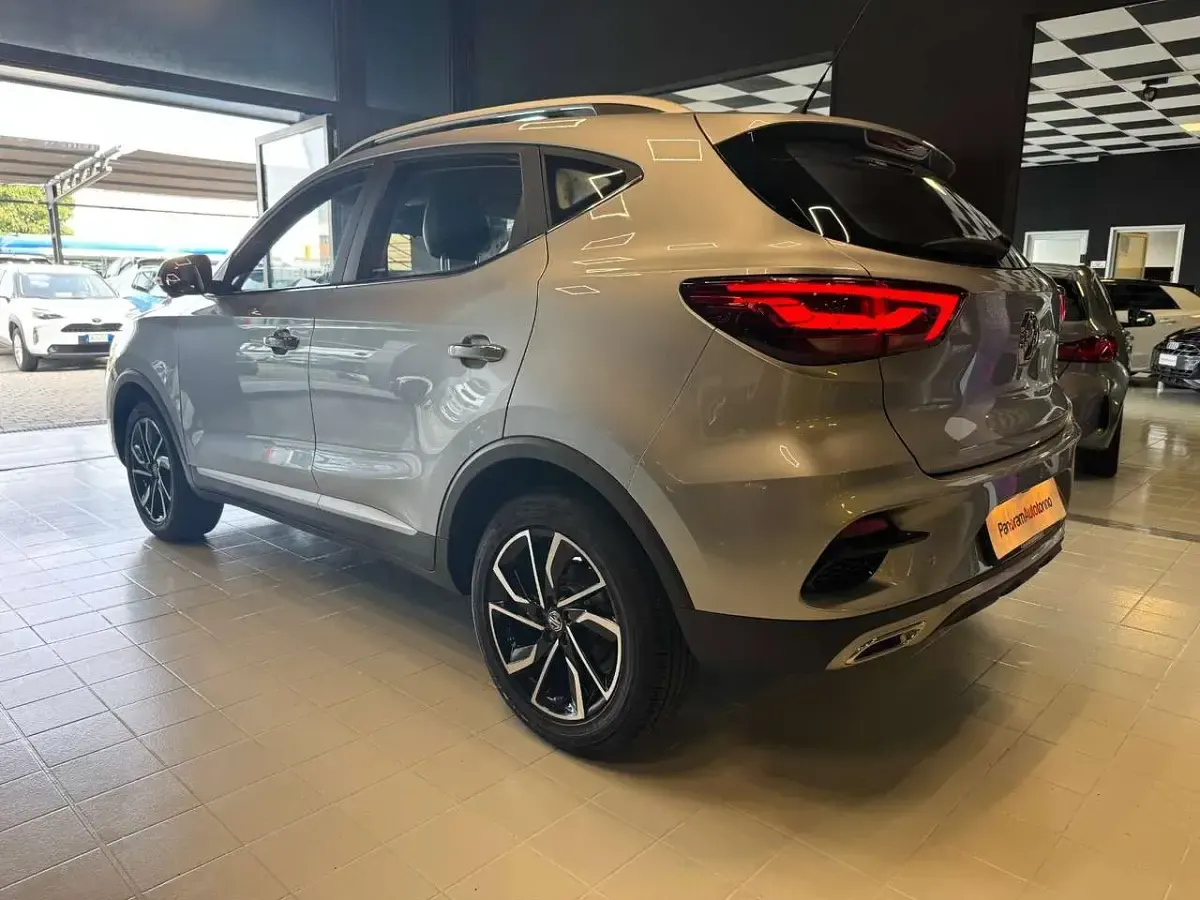 Usata MG ZS Luxury 106 CV (77 kW) 2024 Grigio SUV