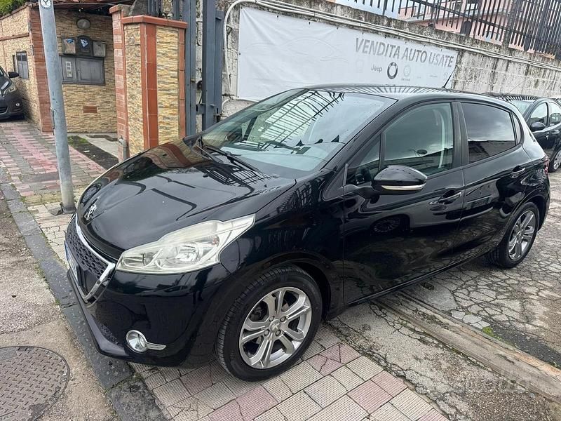 Usata Peugeot 208 68 CV (50 kW) 2016 Nero Utilitaria