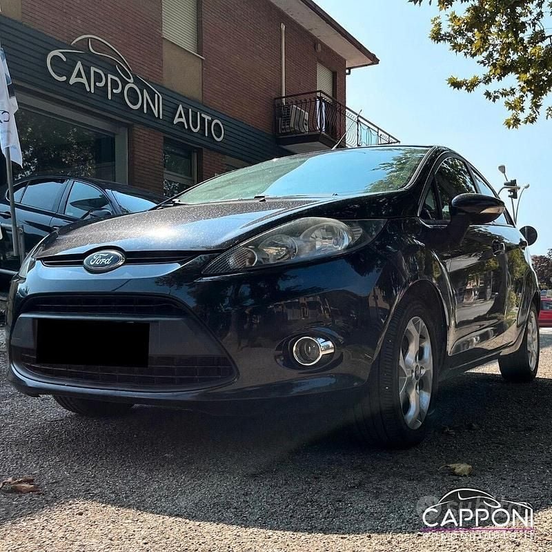 Usata Ford Fiesta 70 CV (51 kW) 2012 Nero Utilitaria