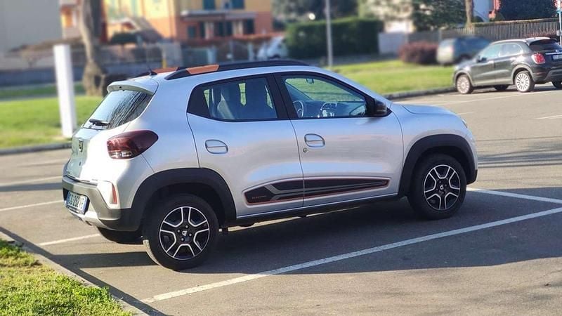 Usata Dacia Spring Comfort Plus 19 kW (26 CV) 2022 Argento Utilitaria