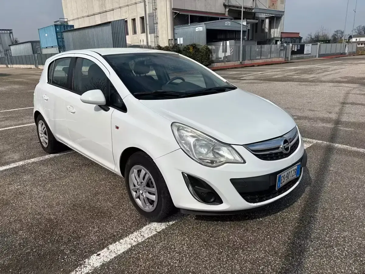 Usata Opel Corsa Sport 86 CV (63 kW) 2013 Bianco Utilitaria