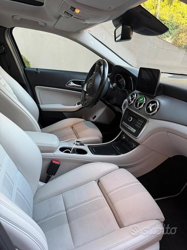 Usata Mercedes GLA220 184 CV (135 kW) 2018 Blu SUV