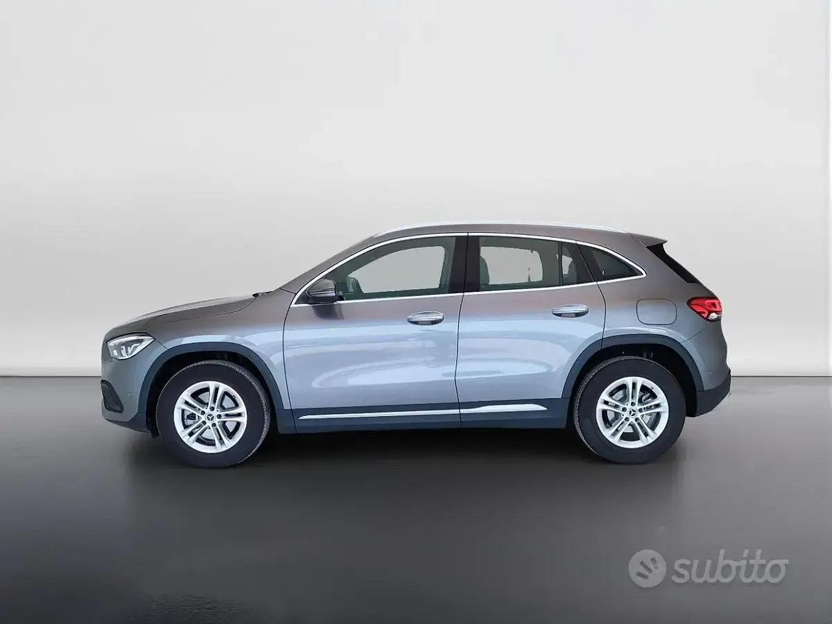 Usata Mercedes GLA200 150 CV (110 kW) 2023 Grigio SUV