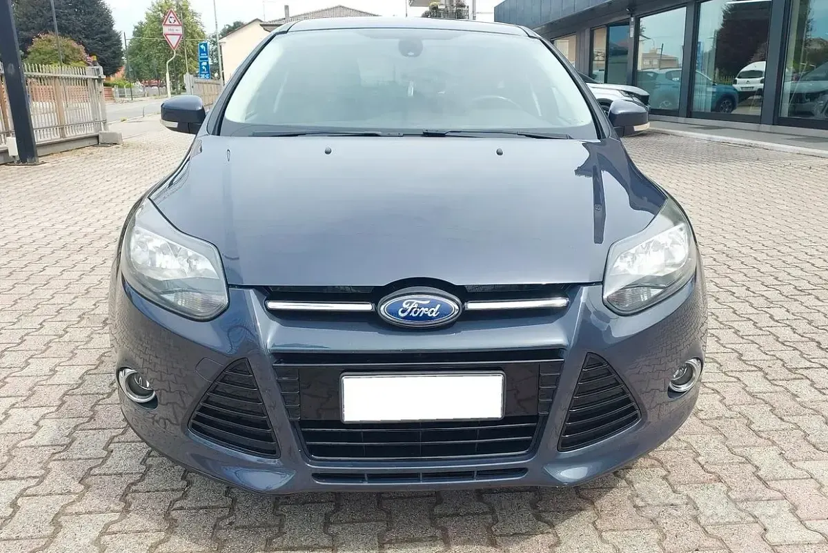 Usata Ford Focus 95 CV (69 kW) 2014 Bluazzurro Berlina