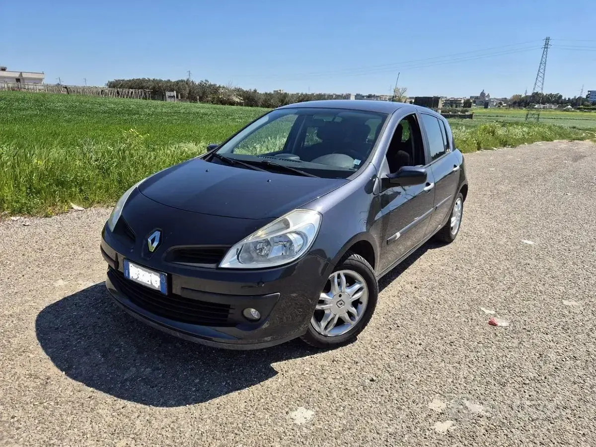 Usata Renault Clio II LE 86 CV (63 kW) 2007 Grigio Berlina