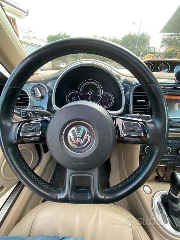 Usata VW Beetle 140 CV (102 kW) 2013 Nero Utilitaria