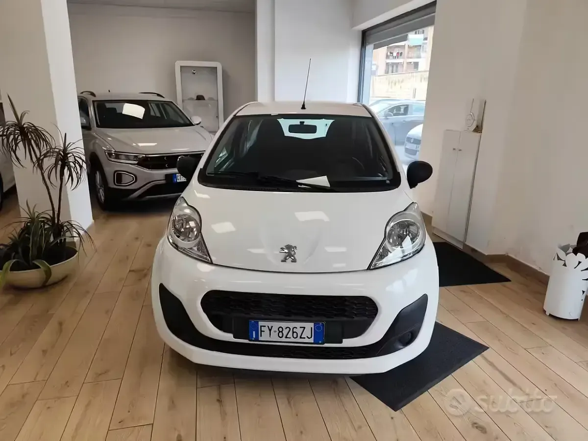 Usata Peugeot 107 Active 68 CV (50 kW) 2012 Bianco Utilitaria
