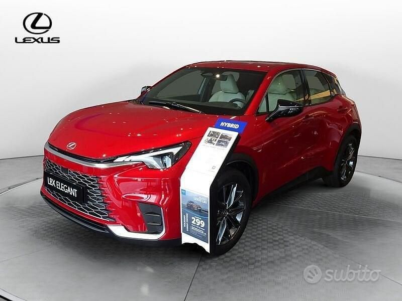Rosso Nuova 2025 Lexus LBX SUV | 33.500 € (Buon prezzo) - Immagine 1/3