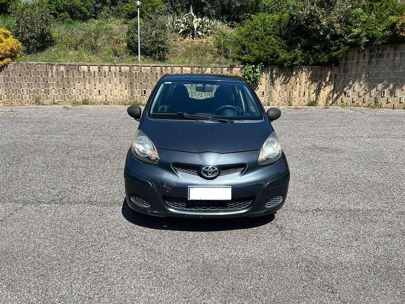 Brugt Toyota Aygo 68 HK (50 kW) 2009 Grå Hatchback