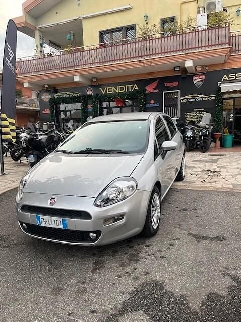 Usata Fiat Punto Lounge 95 CV (69 kW) 2017 Grigio Utilitaria