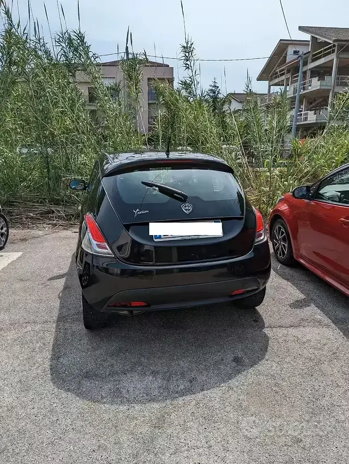Usata Lancia Ypsilon 69 CV (50 kW) 2013 Nero Utilitaria