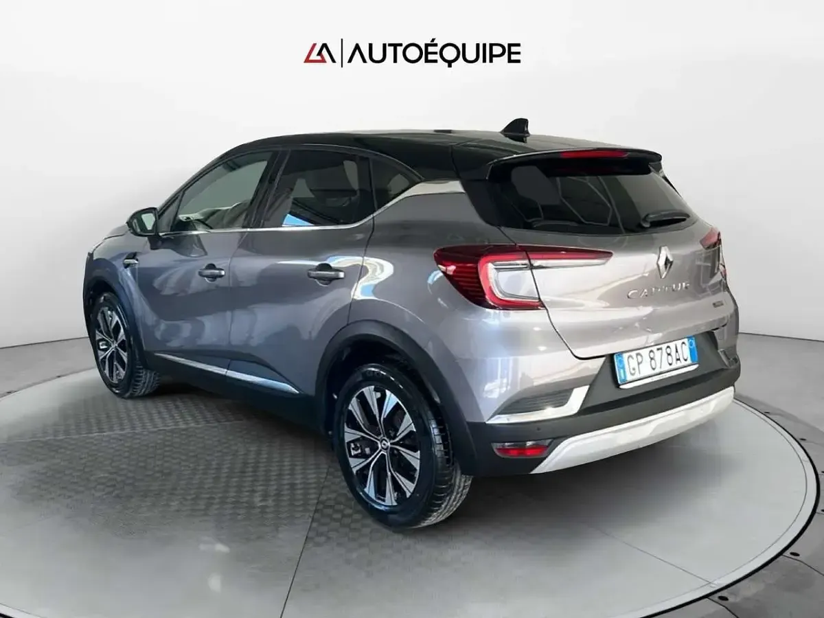 Usata Renault Captur Techno 143 CV (105 kW) 2023 Grigio SUV