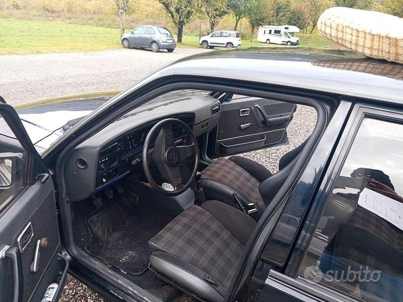 Usata Opel Ascona S 90 CV (66 kW) 1983 Nero Berlina