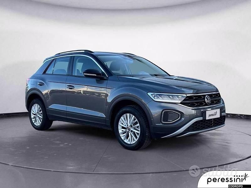 Usata VW T-Roc Life 116 CV (85 kW) 2023 Grigio SUV
