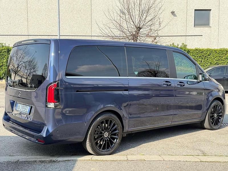 Usata Mercedes V220 Avantgarde 163 CV (119 kW) 2025 Sodalithblau metallizzato Monovolume