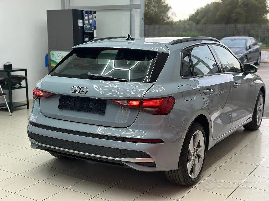Usata Audi A3 Advanced 116 CV (85 kW) 2024 Grigio Berlina