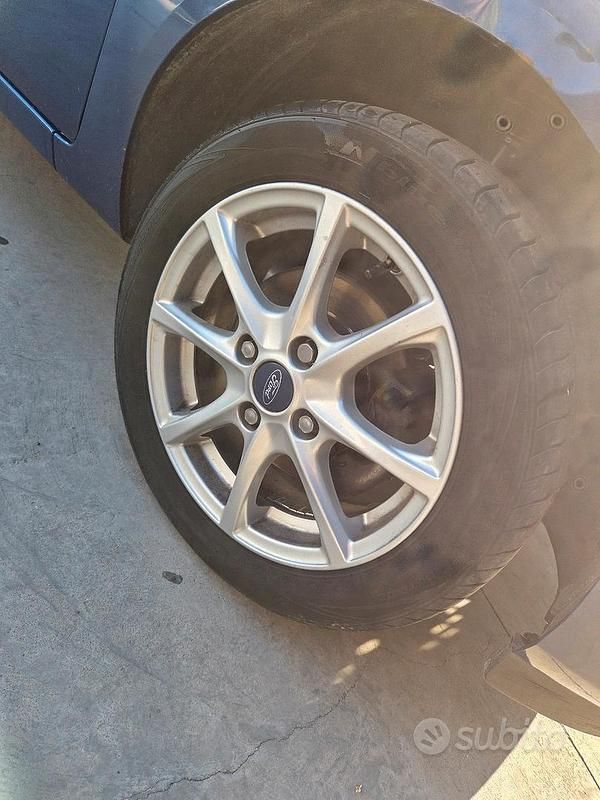 Usata Ford Fiesta Ghia 68 CV (50 kW) 2008 Utilitaria