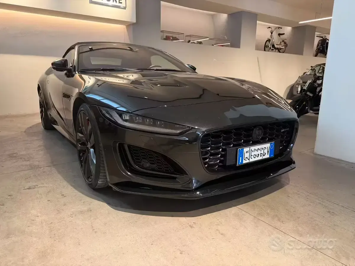 Usata Jaguar F-Type R-Dynamic 300 CV (220 kW) 2023 Nero Cabrio