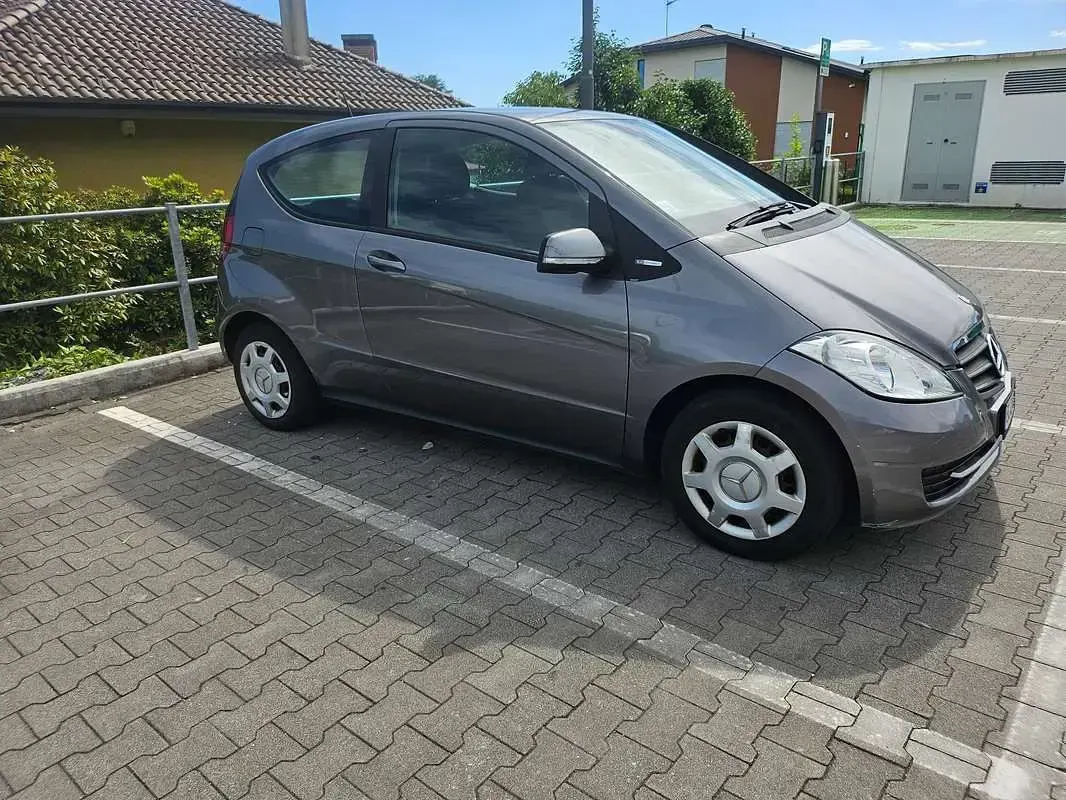 Usata Mercedes A150 95 CV (69 kW) 2009 Bronzo Coupé