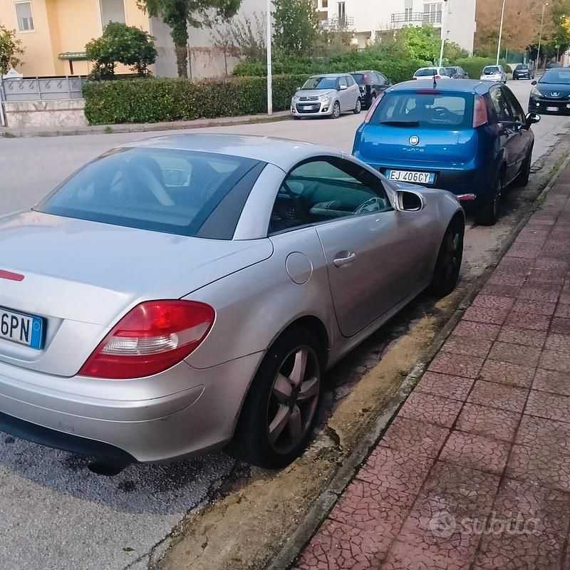 Usata Mercedes SLK200 163 CV (119 kW) 2005 Argento Cabrio