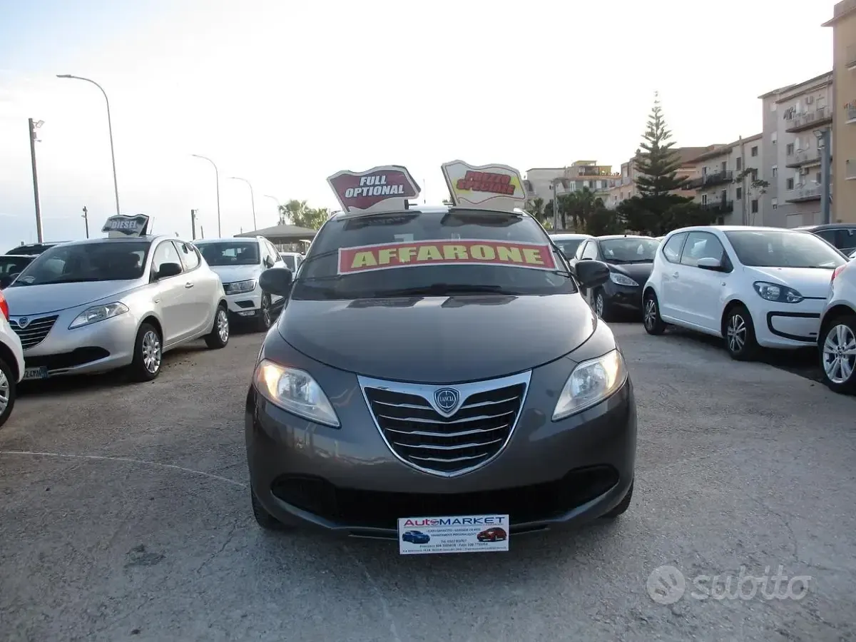 Usata Lancia Ypsilon 69 CV (50 kW) 2012 Grigio Utilitaria