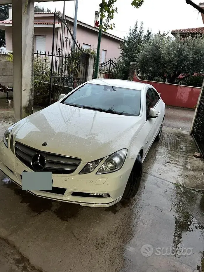 Gebraucht Mercedes E220 170 PS (125 kW) 2010 Weiß Coupé