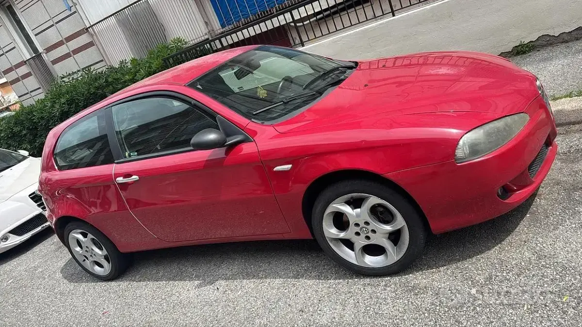 Usata Alfa Romeo 147 120 CV (88 kW) 2007 Rosso Utilitaria