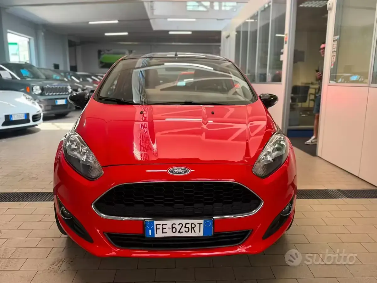 Usata Ford Fiesta 80 CV (58 kW) 2016 Rosso Utilitaria