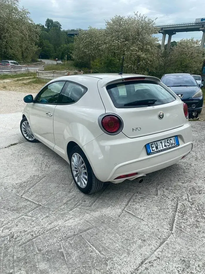 Usata Alfa Romeo MiTo 85 CV (62 kW) 2014 Beige Utilitaria