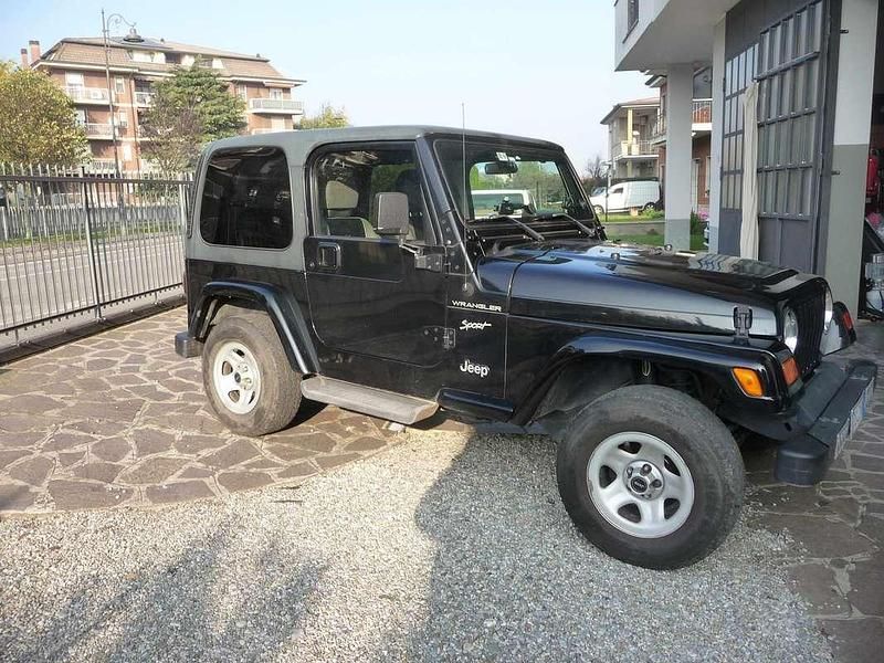 Usata Jeep Wrangler Sport 118 CV (86 kW) 2001 Nero SUV